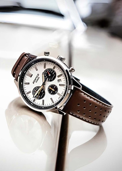 Casio EFR-575L-7ADF